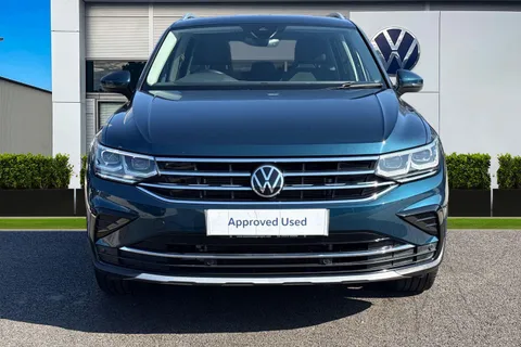 CX21YHE Volkswagen Tiguan 2.0 TDI 200 4Motion Elegance 5dr DSG **DRIVER ASSISTANCE PACK PLUS** Thumbnail #6