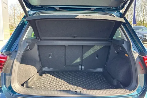 CX21YHE Volkswagen Tiguan 2.0 TDI 200 4Motion Elegance 5dr DSG **DRIVER ASSISTANCE PACK PLUS** Thumbnail #10