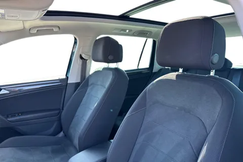 CX21YHE Volkswagen Tiguan 2.0 TDI 200 4Motion Elegance 5dr DSG **DRIVER ASSISTANCE PACK PLUS** Thumbnail #11