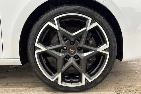 KM75HVB CUPRA Leon 1.5 eHybrid 272 VZ1 5dr DSG Thumbnail #5