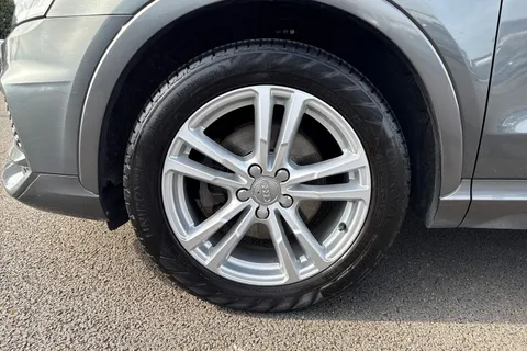 13 of 61 for Audi Q3 2.0 TDI S line Edition S Tronic quattro Euro 6 (s/s) 5dr