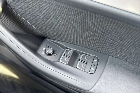 44 of 61 for Audi Q3 2.0 TDI S line Edition S Tronic quattro Euro 6 (s/s) 5dr