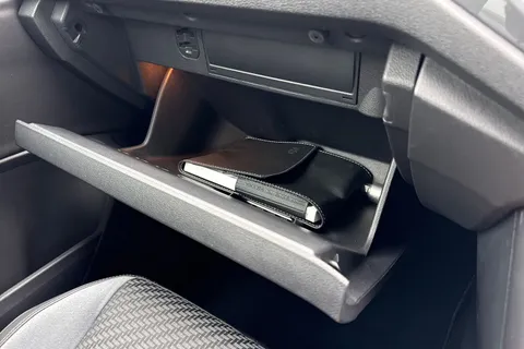 KY22YBL Volkswagen T-Roc 2.0 TDI EVO R-Line 5dr DSG ⭐Electric Tailgate, 1 Year VW Warranty⭐ Thumbnail #42