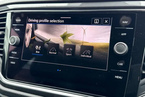 KY22YBL Volkswagen T-Roc 2.0 TDI EVO R-Line 5dr DSG ⭐Electric Tailgate, 1 Year VW Warranty⭐ Thumbnail #47