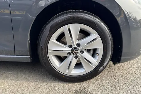 10 of 43 for VOLKSWAGEN GOLF 1.0 eTSI Life 5dr DSG