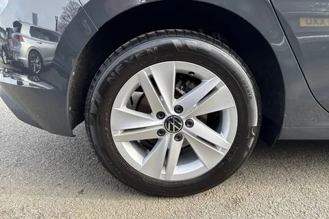 11 of 43 for VOLKSWAGEN GOLF 1.0 eTSI Life 5dr DSG