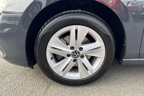 13 of 43 for VOLKSWAGEN GOLF 1.0 eTSI Life 5dr DSG