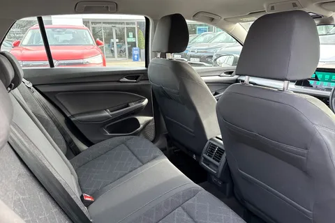 33 of 43 for VOLKSWAGEN GOLF 1.0 eTSI Life 5dr DSG