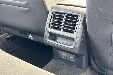 34 of 43 for VOLKSWAGEN GOLF 1.0 eTSI Life 5dr DSG