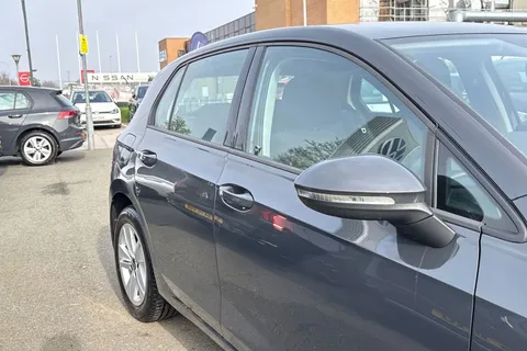 36 of 43 for VOLKSWAGEN GOLF 1.0 eTSI Life 5dr DSG