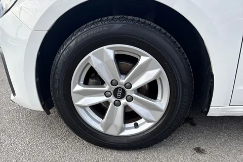 YG23VSM Audi A1 Technik 25 TFSI  95 PS 5-speed Thumbnail #13