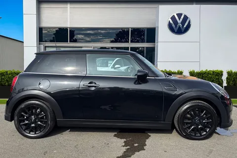 DN72OZX Mini Hatch 1.5 Cooper Classic Steptronic Euro 6 (s/s) 3dr Thumbnail #4