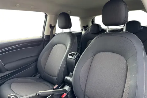 DN72OZX Mini Hatch 1.5 Cooper Classic Steptronic Euro 6 (s/s) 3dr Thumbnail #11