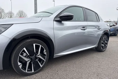 BK24LVW PEUGEOT 208 1.2 PureTech GT Euro 6 (s/s) 5dr Thumbnail #28