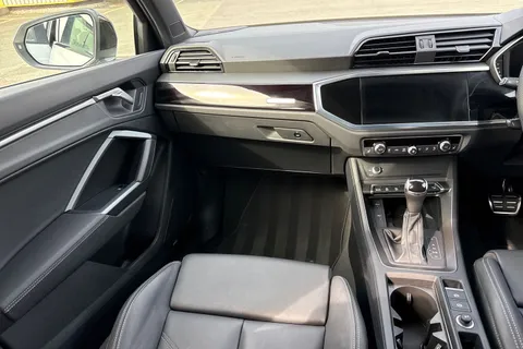 PX74XZC Audi Q3 Black Edition 35 TFSI  150 PS S tronic Thumbnail #21