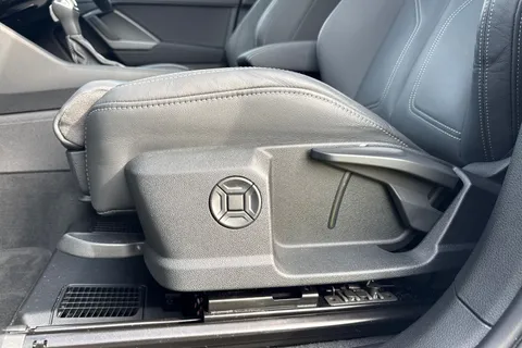 PX74XZC Audi Q3 Black Edition 35 TFSI  150 PS S tronic Thumbnail #43