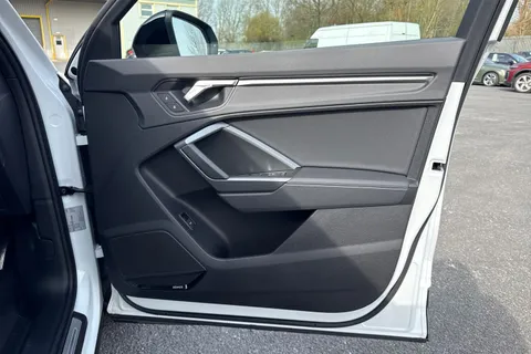 PX74XZC Audi Q3 Black Edition 35 TFSI  150 PS S tronic Thumbnail #46