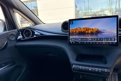  BYD Dolphin 60.48kWh Design Auto 5dr Thumbnail #14