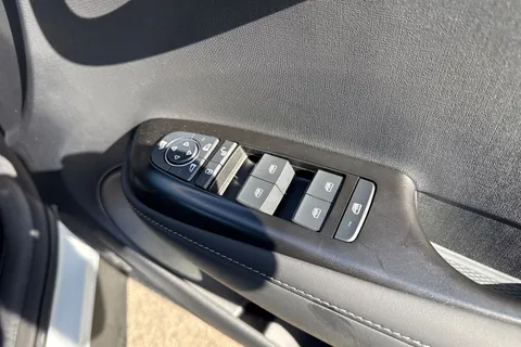  BYD Dolphin 60.48kWh Design Auto 5dr Thumbnail #17