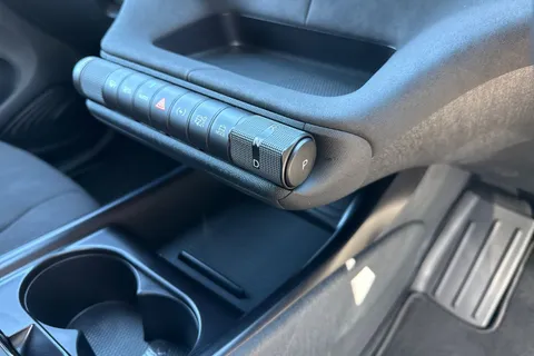  BYD Dolphin 60.48kWh Design Auto 5dr Thumbnail #19