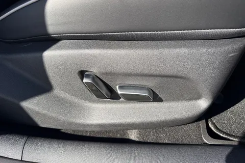  BYD Dolphin 60.48kWh Design Auto 5dr Thumbnail #30