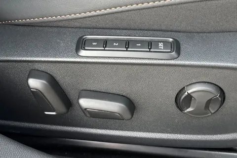 32 of 45 for CUPRA Leon 1.5 TSI V2 Euro 6 (s/s) 5dr