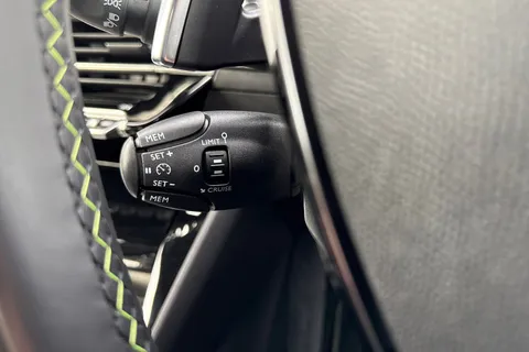 PL24DSO PEUGEOT 2008 1.2 PureTech GT EAT Euro 6 (s/s) 5dr Thumbnail #42