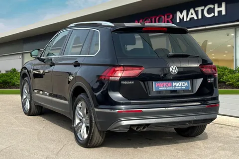 GY66YMK Volkswagen Tiguan 2.0 TDI BlueMotion Tech SEL 4Motion Euro 6 (s/s) 5dr Thumbnail #3