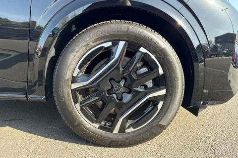 9 of 67 for PEUGEOT E-3008 73kWh GT Auto 5dr