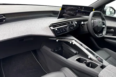 14 of 67 for PEUGEOT E-3008 73kWh GT Auto 5dr