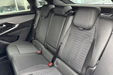 18 of 67 for PEUGEOT E-3008 73kWh GT Auto 5dr