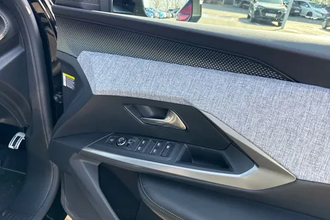 20 of 67 for PEUGEOT E-3008 73kWh GT Auto 5dr