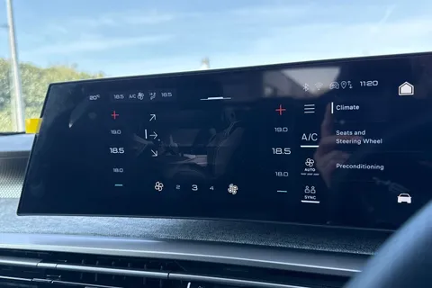 21 of 67 for PEUGEOT E-3008 73kWh GT Auto 5dr