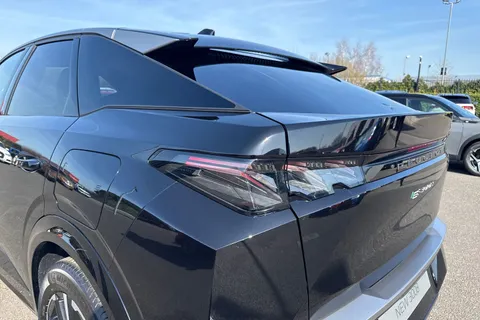 29 of 67 for PEUGEOT E-3008 73kWh GT Auto 5dr