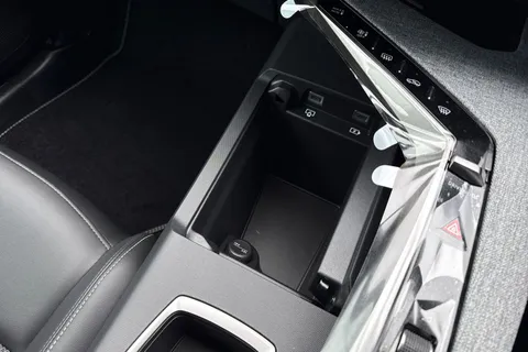 58 of 67 for PEUGEOT E-3008 73kWh GT Auto 5dr