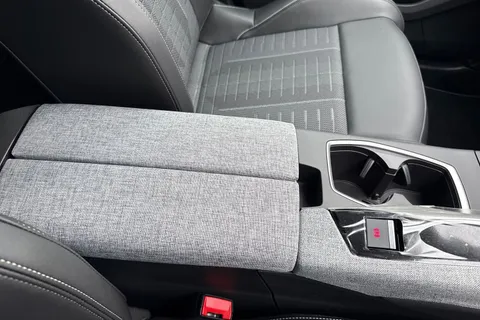 59 of 67 for PEUGEOT E-3008 73kWh GT Auto 5dr