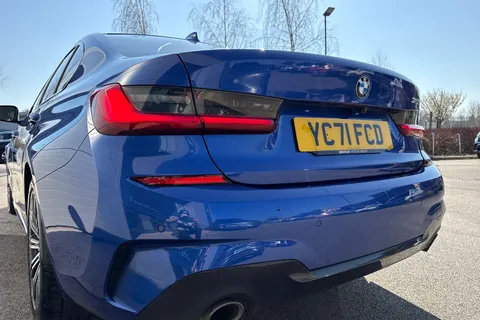 YC71FCD BMW 3 Series 2.0 318i M Sport Auto Euro 6 (s/s) 4dr Thumbnail #9