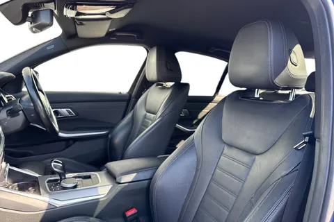 YC71FCD BMW 3 Series 2.0 318i M Sport Auto Euro 6 (s/s) 4dr Thumbnail #17