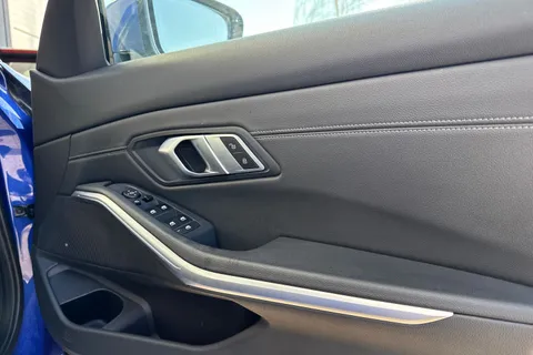 YC71FCD BMW 3 Series 2.0 318i M Sport Auto Euro 6 (s/s) 4dr Thumbnail #22