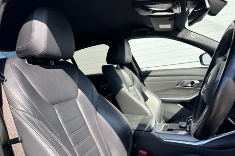 YC71FCD BMW 3 Series 2.0 318i M Sport Auto Euro 6 (s/s) 4dr Thumbnail #25