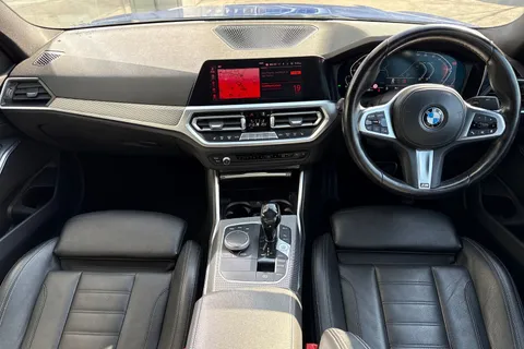 YC71FCD BMW 3 Series 2.0 318i M Sport Auto Euro 6 (s/s) 4dr Thumbnail #26