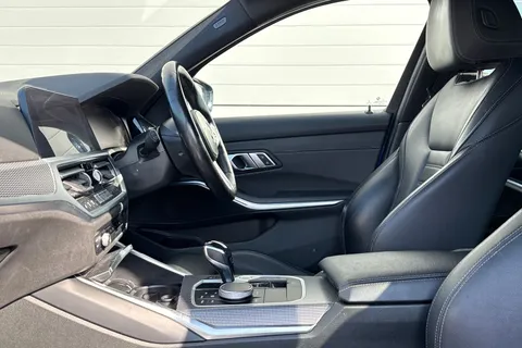 YC71FCD BMW 3 Series 2.0 318i M Sport Auto Euro 6 (s/s) 4dr Thumbnail #31