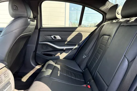 YC71FCD BMW 3 Series 2.0 318i M Sport Auto Euro 6 (s/s) 4dr Thumbnail #33