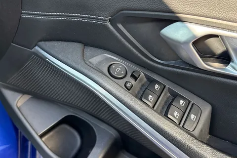 YC71FCD BMW 3 Series 2.0 318i M Sport Auto Euro 6 (s/s) 4dr Thumbnail #39