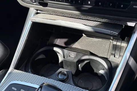 YC71FCD BMW 3 Series 2.0 318i M Sport Auto Euro 6 (s/s) 4dr Thumbnail #57