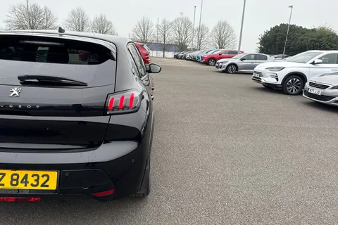 32 of 67 for PEUGEOT e-208 50kWh Allure Premium Auto 5dr