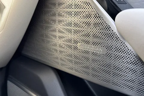 25 of 47 for Land Rover Range Rover Velar 2.0 D200 Velar Edition 5dr