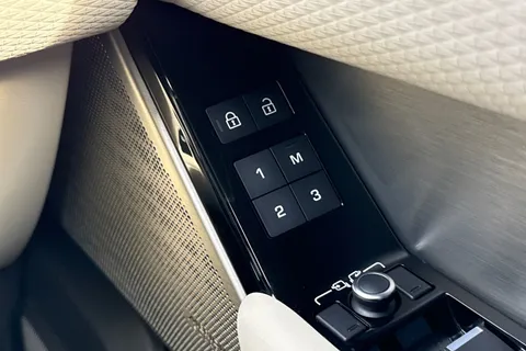 26 of 47 for Land Rover Range Rover Velar 2.0 D200 Velar Edition 5dr