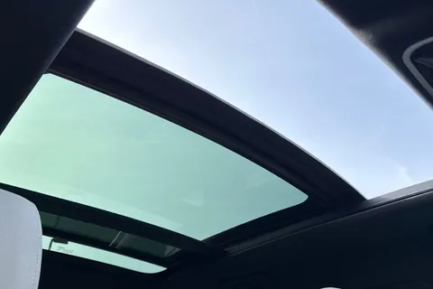 34 of 47 for Land Rover Range Rover Velar 2.0 D200 Velar Edition 5dr