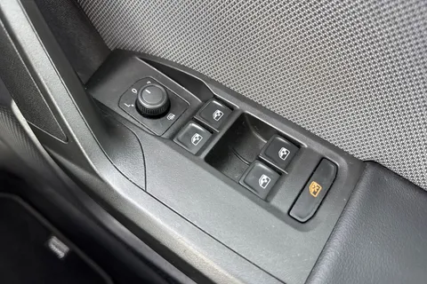 FN74GCZ SEAT Leon 1.5 TSI SE Euro 6 (s/s) 5dr Thumbnail #34